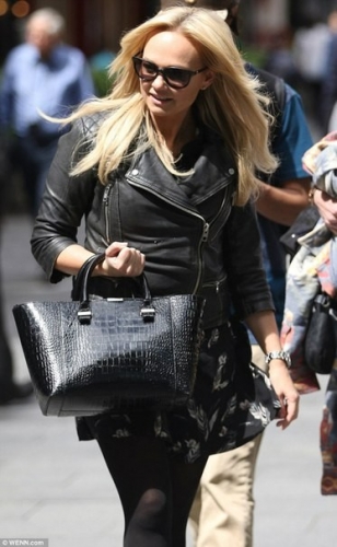 Click to view full size image
==============
SGFB_Londres00005.jpg SGFB_Londres00005.jpg