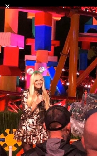 Click to view full size image
==============
SGFB_Disneyland00005.jpg SGFB_Disneyland00005.jpg