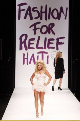 Fashion_For_Relief_Haiti_in_London_6227_122_470lo_(1).jpg