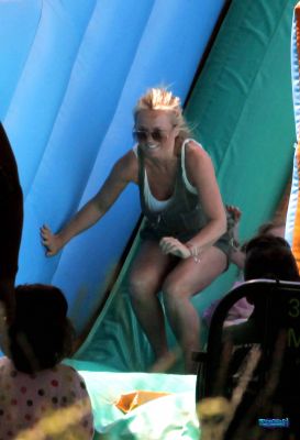 Click to view full size image
==============
SGFB_zoo00017.jpg SGFB_zoo00017.jpg