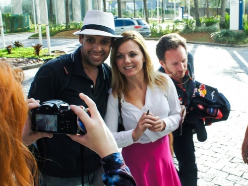 Click to view full size image
==============
ex-spice_girls_geri_halliwell_atende_fas_na_porta_de_hotel_em_sp-05046.jpg ex-spice_girls_geri_halliwell_atende_fas_na_porta_de_hotel_em_sp-05046.jpg