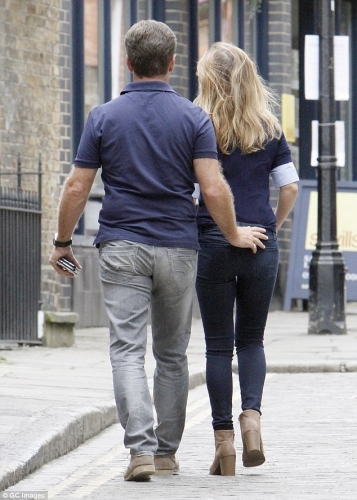 Click to view full size image
==============
SGFB_Londres00005.jpg SGFB_Londres00005.jpg