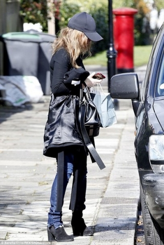 Click to view full size image
==============
SGFB_Londres00002.jpg SGFB_Londres00002.jpg