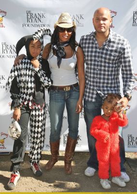 Click to view full size image
==============
98809_MelanieBrownHalloween20_122_516lo.jpg 98809_MelanieBrownHalloween20_122_516lo.jpg