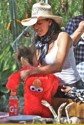 Click to view full size image
==============
98874_MelanieBrownHalloween02_122_421lo.jpg 98874_MelanieBrownHalloween02_122_421lo.jpg