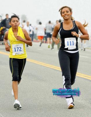 Click to view full size image
==============
SGFB_Keep_LA_Running00006.jpg SGFB_Keep_LA_Running00006.jpg