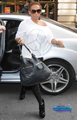 Click to view full size image
==============
SGFB_London0007.jpg SGFB_London0007.jpg