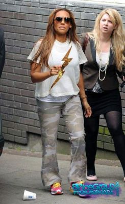 Click to view full size image
==============
SGFB_Londres0005.jpg SGFB_Londres0005.jpg