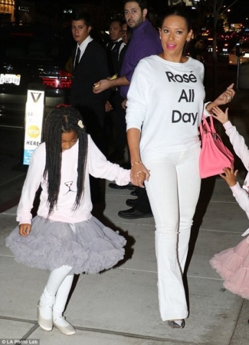 Click to view full size image
==============
SGFB_WILDFOX00005.jpg SGFB_WILDFOX00005.jpg