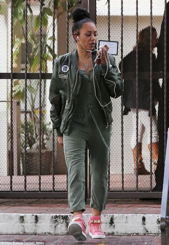 Click to view full size image
==============
SGFB_LA00001.jpg SGFB_LA00001.jpg