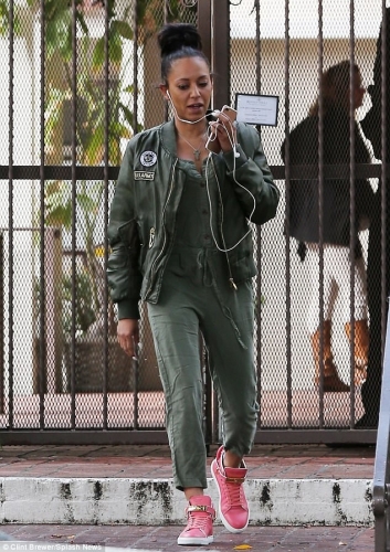 Click to view full size image
==============
SGFB_LA00002.jpg SGFB_LA00002.jpg