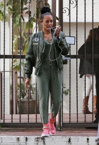 Click to view full size image
==============
SGFB_LA00005.jpg SGFB_LA00005.jpg