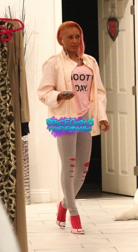 Click to view full size image
==============
SGFB_Hollywood00002.jpg SGFB_Hollywood00002.jpg