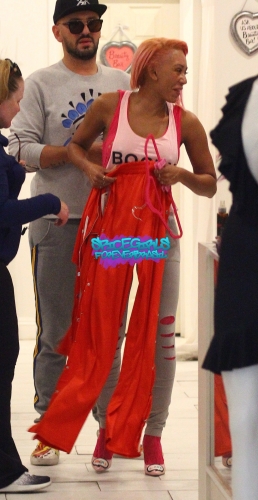 Click to view full size image
==============
SGFB_Hollywood00003.jpg SGFB_Hollywood00003.jpg