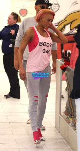 Click to view full size image
==============
SGFB_Hollywood00006.jpg SGFB_Hollywood00006.jpg