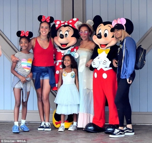 Click to view full size image
==============
SGFB_Disney00008.jpg SGFB_Disney00008.jpg