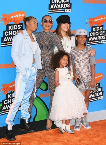 Click to view full size image
==============
SGFB_KCA00001.jpg SGFB_KCA00001.jpg