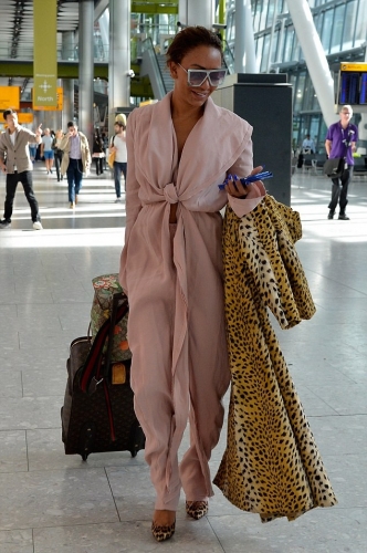 Click to view full size image
==============
SGFB_Heathrow00002.jpg SGFB_Heathrow00002.jpg