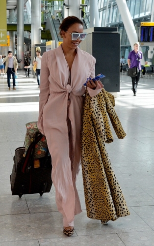 Click to view full size image
==============
SGFB_Heathrow00004.jpg SGFB_Heathrow00004.jpg