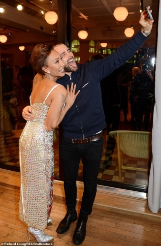 Click to view full size image
==============
SGFB_Londres00009.jpg SGFB_Londres00009.jpg