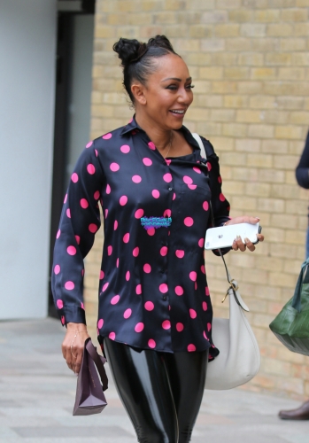 Click to view full size image
==============
SGFB_Londres00020.jpg SGFB_Londres00020.jpg