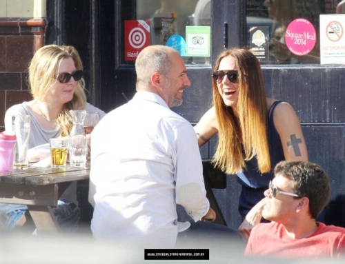 Click to view full size image
==============
SGFB_Londres00007.jpg SGFB_Londres00007.jpg