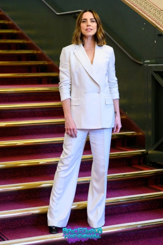 Click to view full size image
==============
SGFB_Royal00016.jpg SGFB_Royal00016.jpg