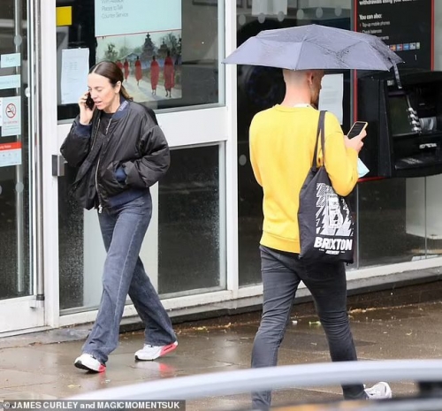 Click to view full size image
==============
SGFB_Londres00001.jpg SGFB_Londres00001.jpg