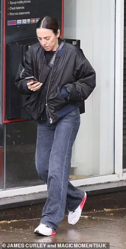 Click to view full size image
==============
SGFB_Londres00003.jpg SGFB_Londres00003.jpg