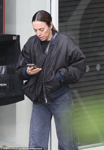 Click to view full size image
==============
SGFB_Londres00004.jpg SGFB_Londres00004.jpg