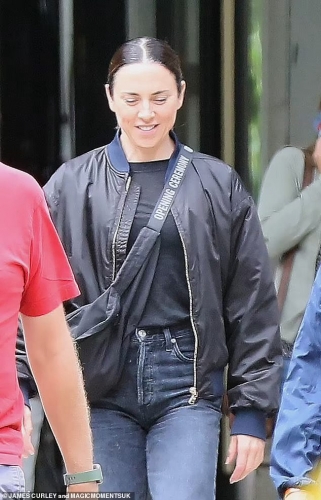 Click to view full size image
==============
SGFB_Londres00009.jpg SGFB_Londres00009.jpg