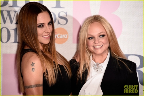 spice-girls-reunion-at-brit-awards-2015-03.jpg