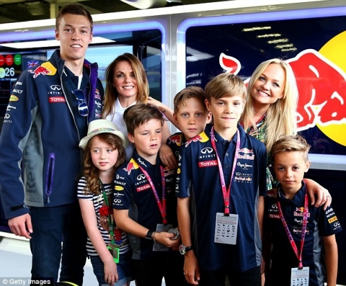 Click to view full size image
==============
SGFB_Silverstone00022.jpg SGFB_Silverstone00022.jpg