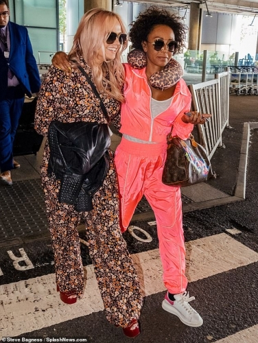 Click to view full size image
==============
SGFB_Londres00007.jpg SGFB_Londres00007.jpg