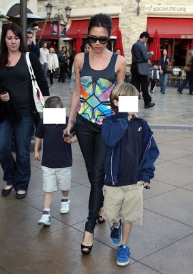 Click to view full size image
==============
gallery_enlarged-victoria-beckham-sons-the-grove-phtoos-01072010-016_.jpg gallery_enlarged-victoria-beckham-sons-the-grove-phtoos-01072010-016_.jpg