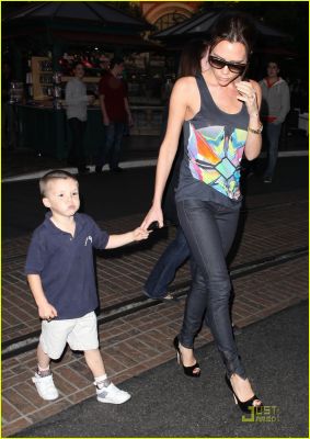 victoria-beckham-family-feature-04.jpg
