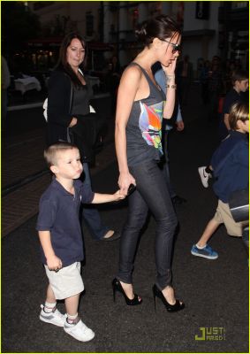 victoria-beckham-family-feature-10.jpg