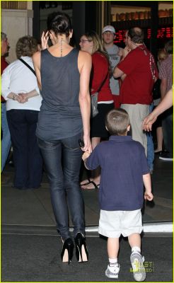 Click to view full size image
==============
victoria-beckham-family-feature-13.jpg victoria-beckham-family-feature-13.jpg