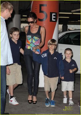Click to view full size image
==============
victoria-beckham-family-feature-16.jpg victoria-beckham-family-feature-16.jpg