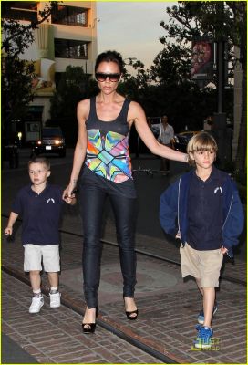 Click to view full size image
==============
victoria-beckham-family-feature-18.jpg victoria-beckham-family-feature-18.jpg