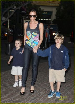 victoria-beckham-family-feature-23.jpg