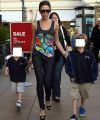 gallery_enlarged-victoria-beckham-sons-the-grove-phtoos-01072010-015_.jpg