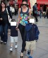 gallery_enlarged-victoria-beckham-sons-the-grove-phtoos-01072010-016_.jpg