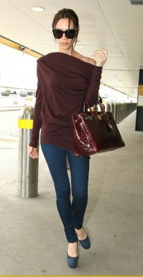 Victoria_Beckham_heathrow_airport_045_122_671lo_(5).jpg