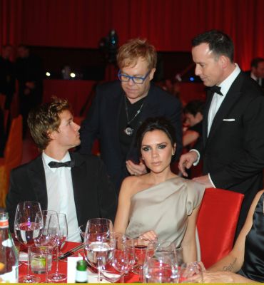 Victoria_Beckham_Elton_John497.jpg
