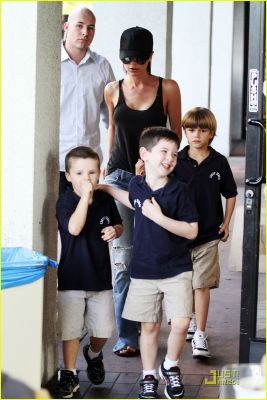 Click to view full size image
==============
victoria-beckham-dresses-down-08.jpg victoria-beckham-dresses-down-08.jpg