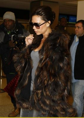 Victoria_Beckham_JFK_LAX_airport573.jpg