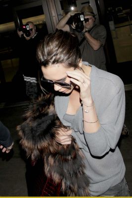 Victoria_Beckham_JFK_LAX_airport657.jpg