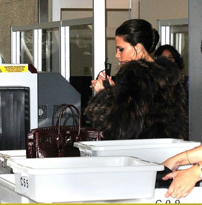 Victoria_Beckham_JFK_LAX_airport705.jpg