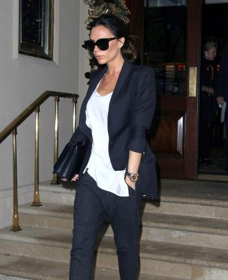 Click to view full size image
==============
SGFB_Shopping_NYC0015.jpg SGFB_Shopping_NYC0015.jpg